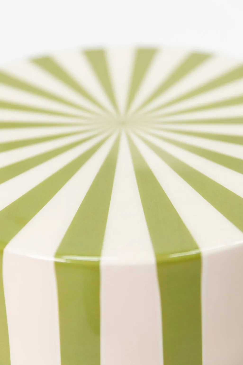 Groen gestreepte bijzettafel