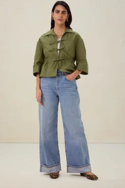 Groene blouse met striksluiting