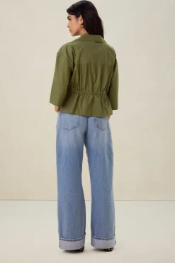 Groene blouse met striksluiting