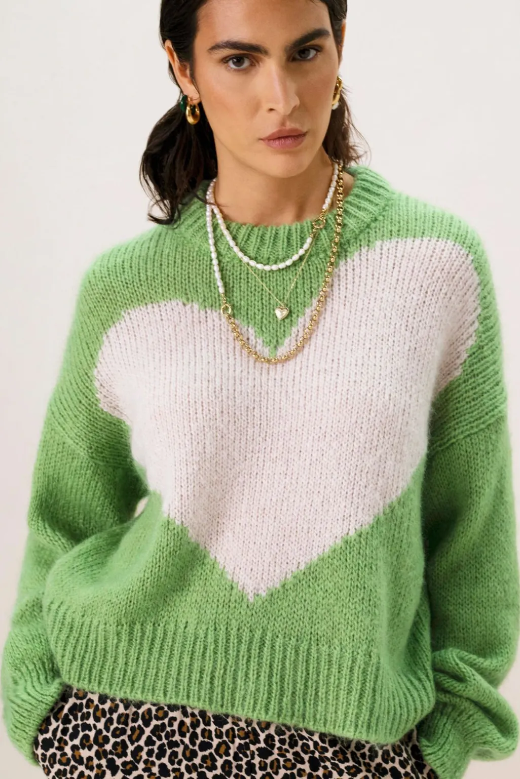 Groene gebreide trui met hart