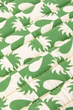 Groene laptophoes met zon en hartjesprint