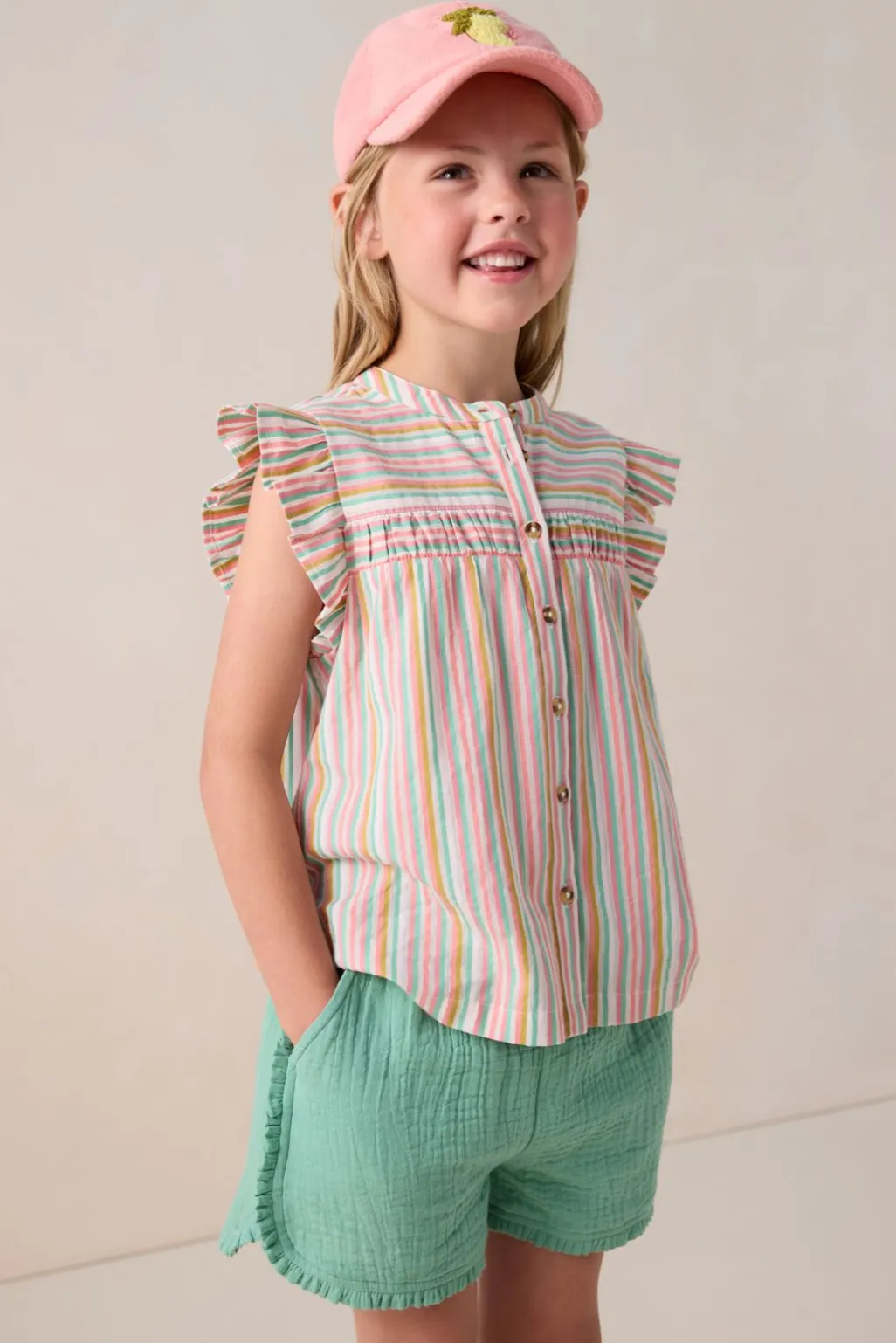 Groene shorts met ruffle details