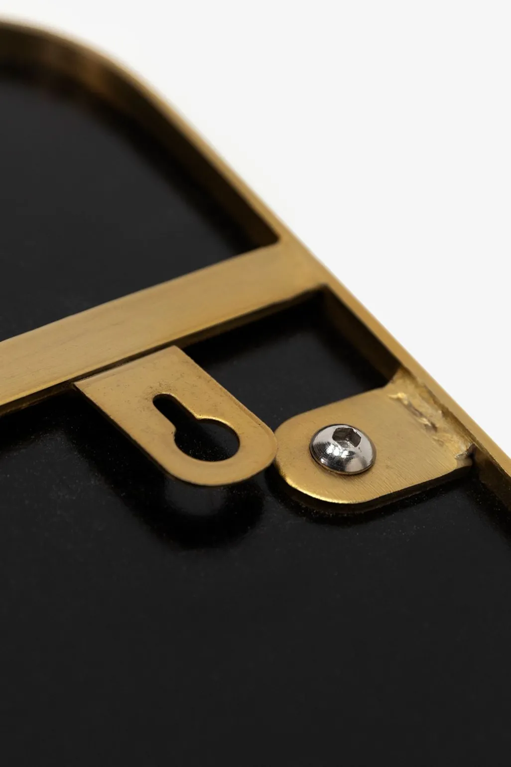Grote goudkleurige hangspiegel met brass omlijsting