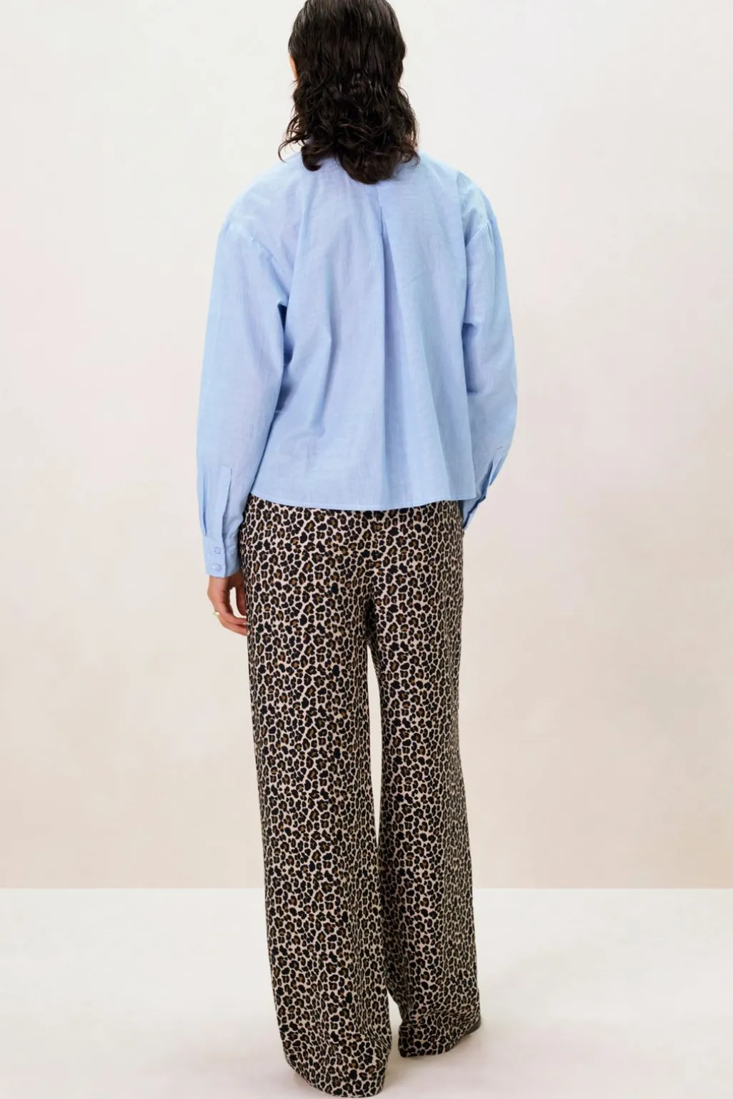 Lichtblauwe blouse met strik