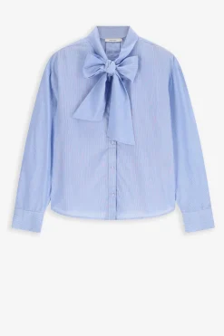 Lichtblauwe blouse met strik