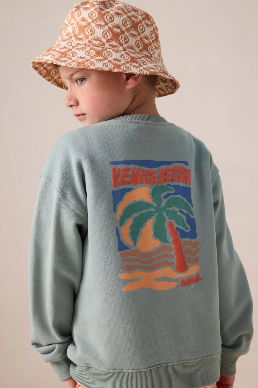 Lichtblauwe sweater met artwork