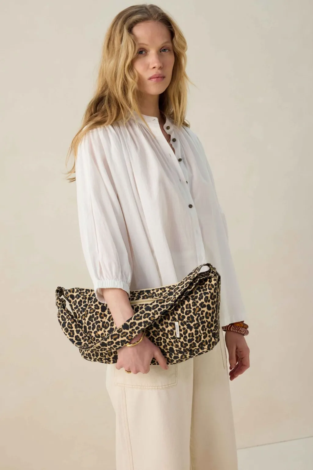 Lichtbruine crossbody tas met leopard print