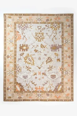 Lichtgeel vloerkleed met print