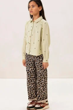 Lichtgroene blouse met geborduurde hartjes