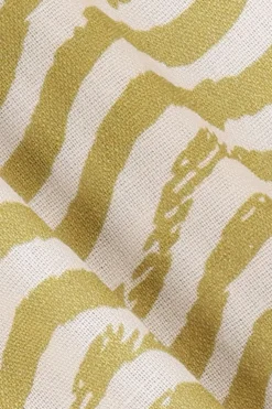 Lichtgroene shorts met golvende print