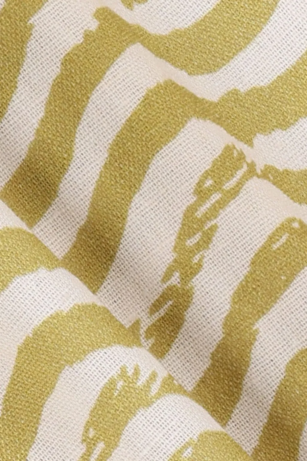 Lichtgroene shorts met golvende print