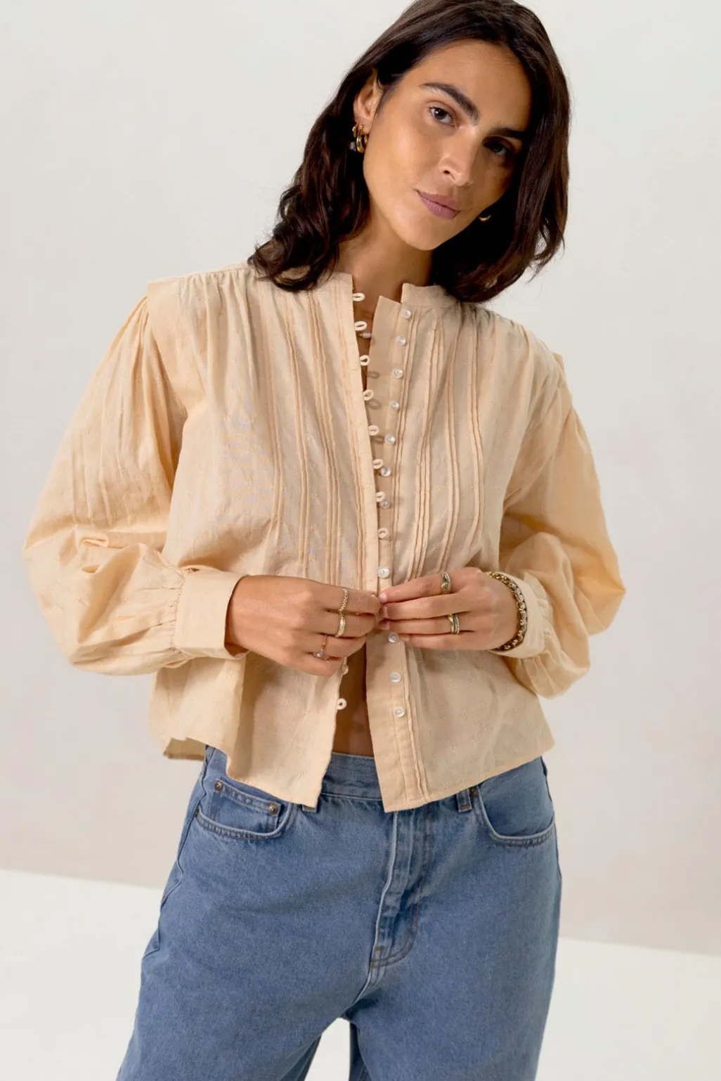 Lichtoranje blouse met pintuck details