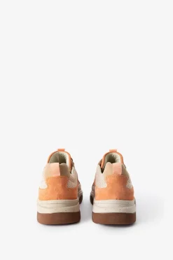 Lichtoranje sneakers