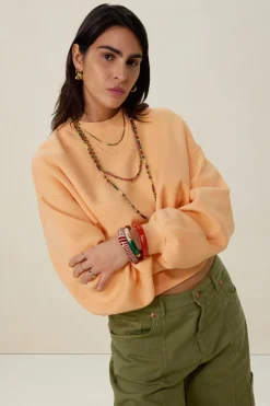 Lichtoranje sweater met pofmouwen
