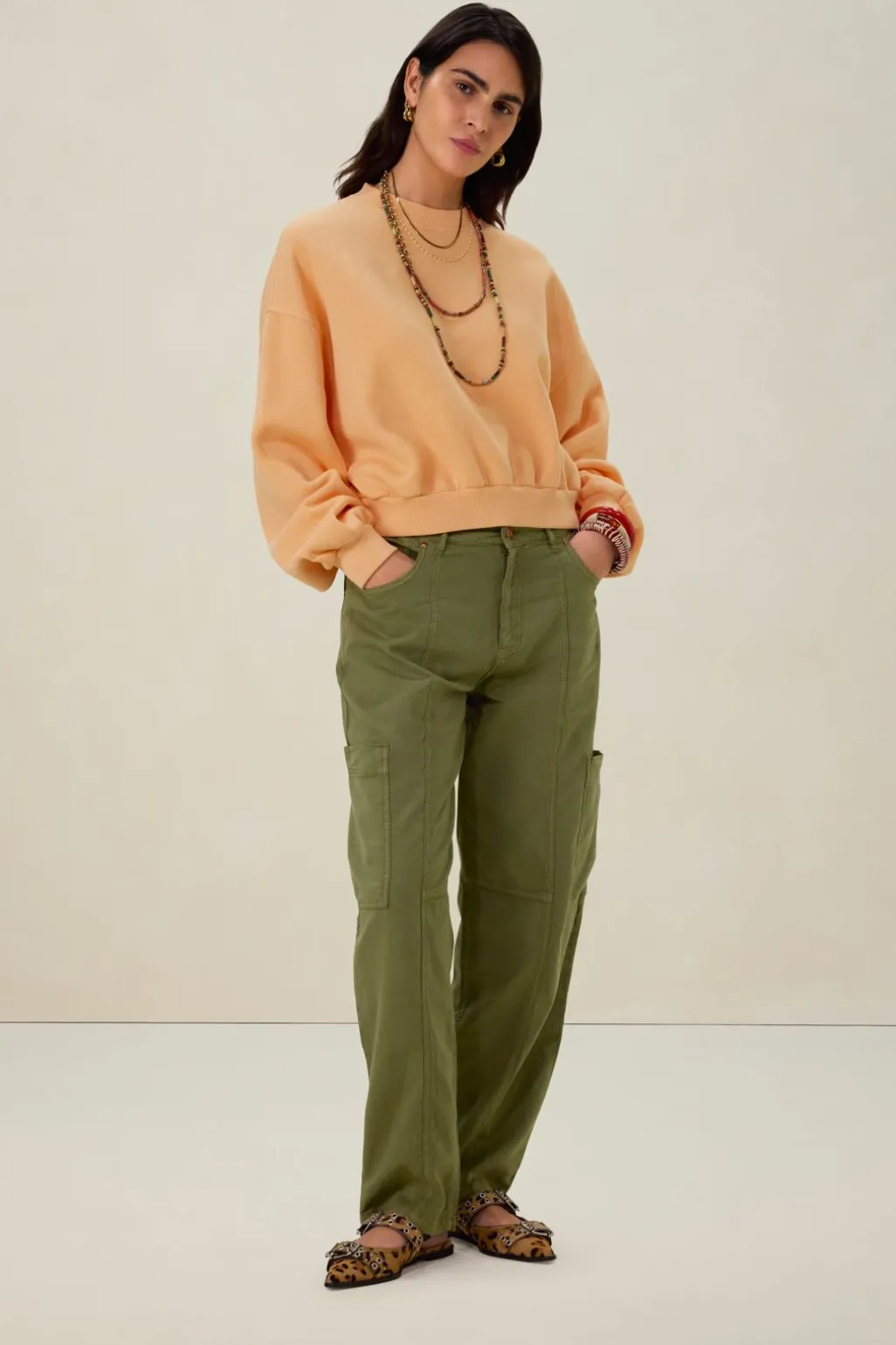 Lichtoranje sweater met pofmouwen