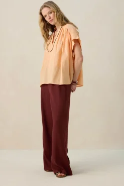 Lichtoranje top met pintuck details