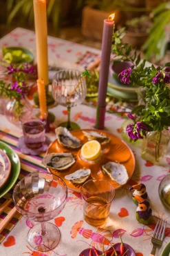 Lichtpaarse champagneglazen scallop