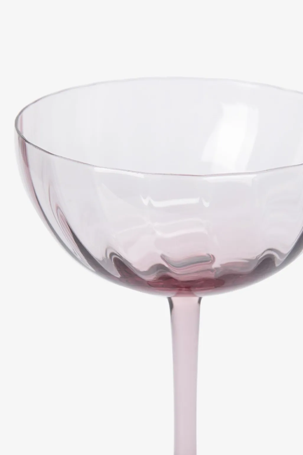 Lichtpaarse champagneglazen scallop