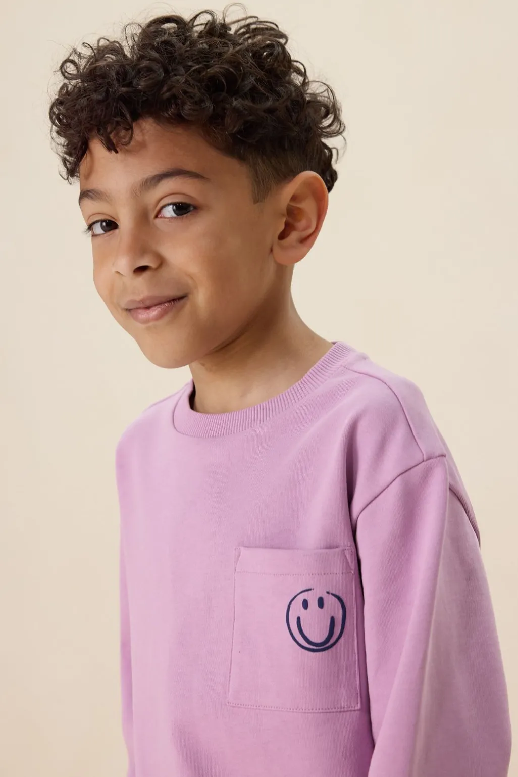 Lichtpaarse sweater met artwork