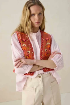 Lichtrood gilet met bloemen embroidery