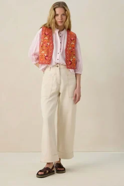 Lichtrood gilet met bloemen embroidery
