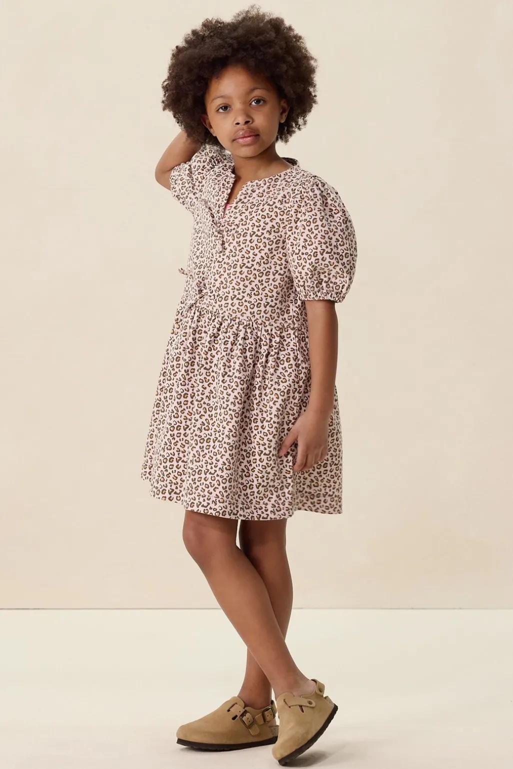 Lichtroze jurk met leopard print