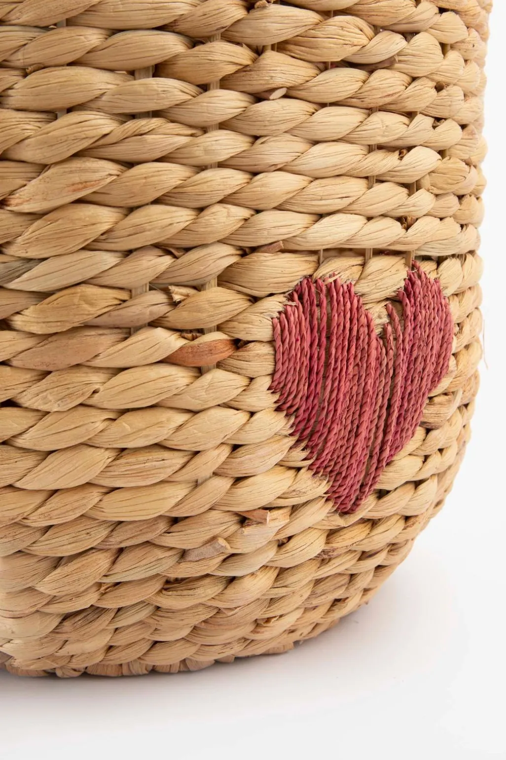 Mand van hyacinth met rode ingeweven hartjes large