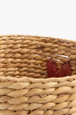Mand van hyacinth met rode ingeweven hartjes medium
