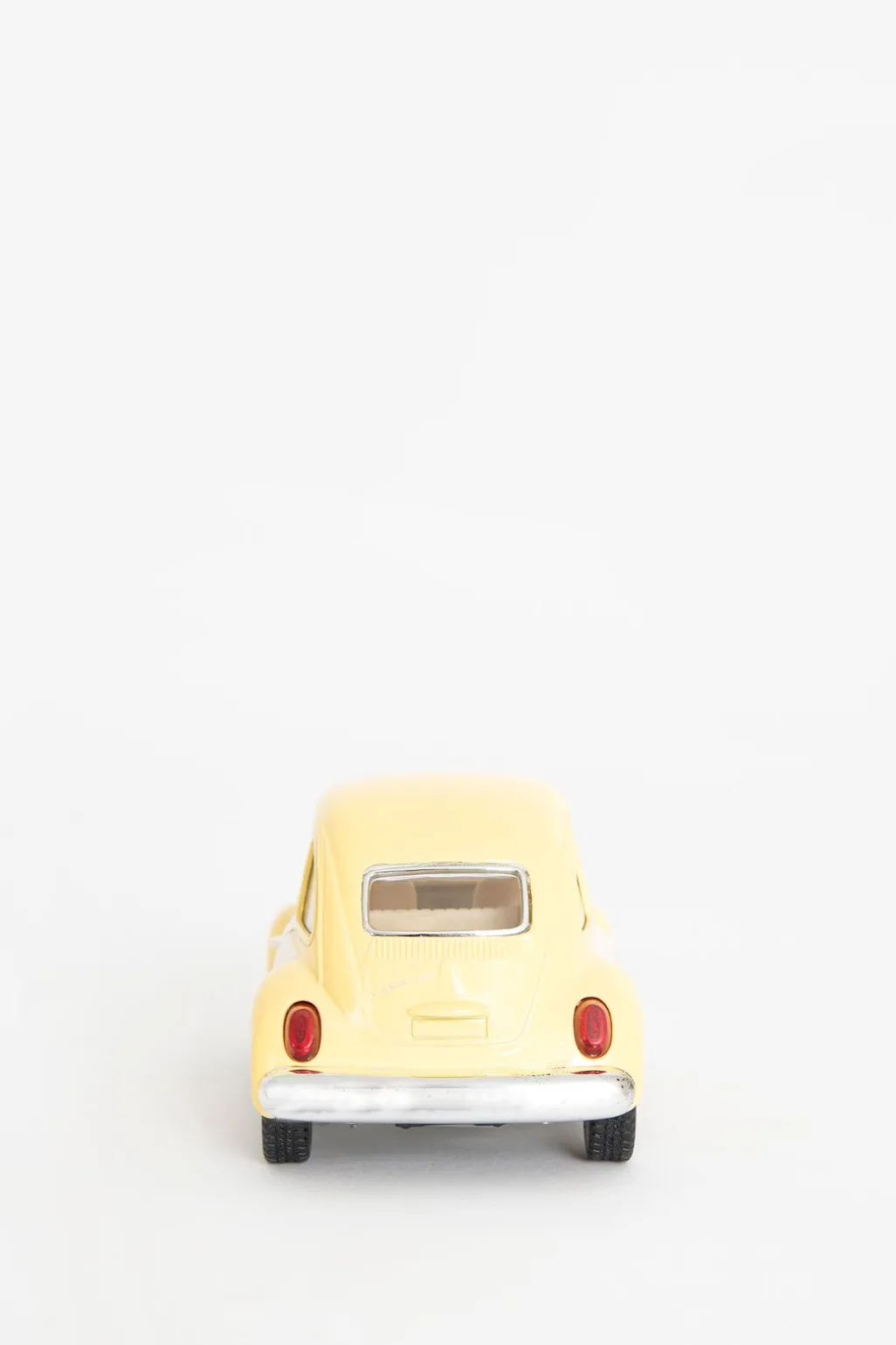 Metalen volkswagen beetle pastel lichtgeel