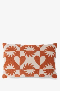 Oranje kussen met dessin