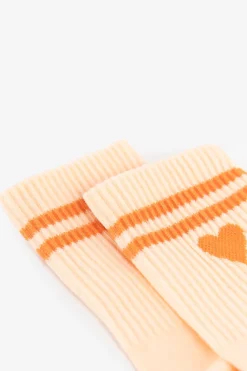 Oranje sokken met hartje