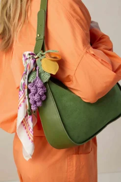 Paarse bag charm met druiven