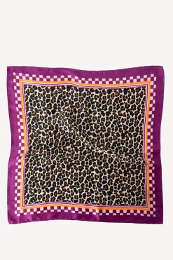 Paarse leopard print sjaal