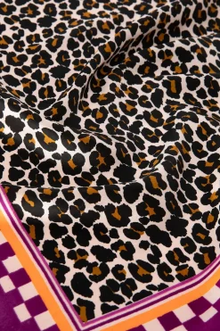 Paarse leopard print sjaal