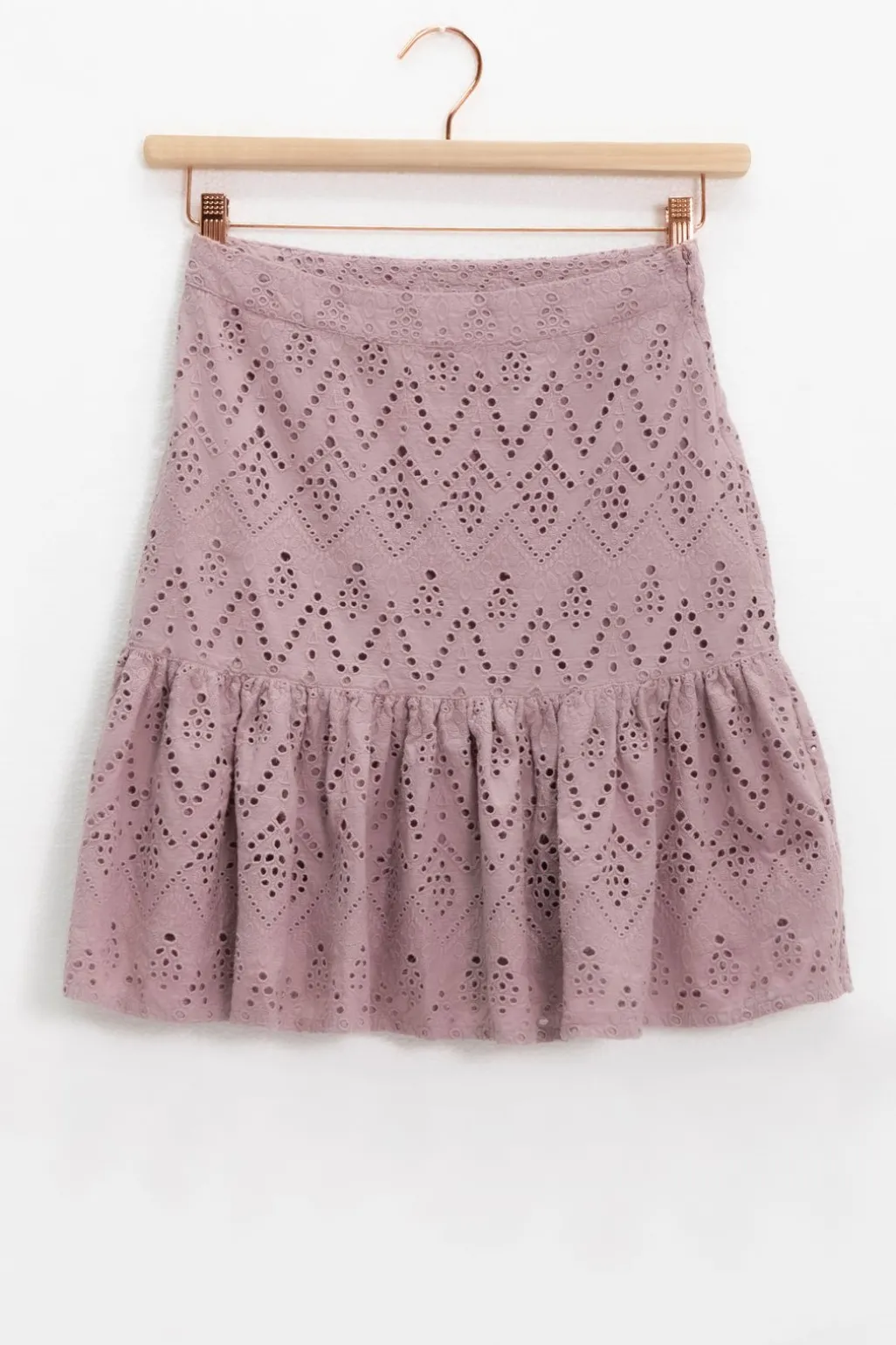 Paarse ruffle rok met broderie anglaise