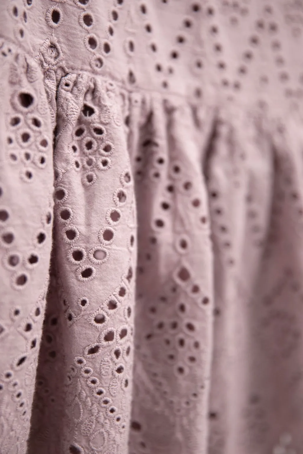 Paarse ruffle rok met broderie anglaise