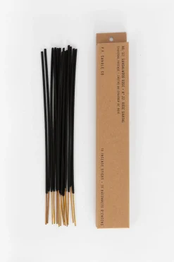 PF Candle Co. wierook sandalwood rose