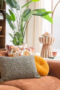 PRE-ORDER: Bruin jacquard kussen met leopard print