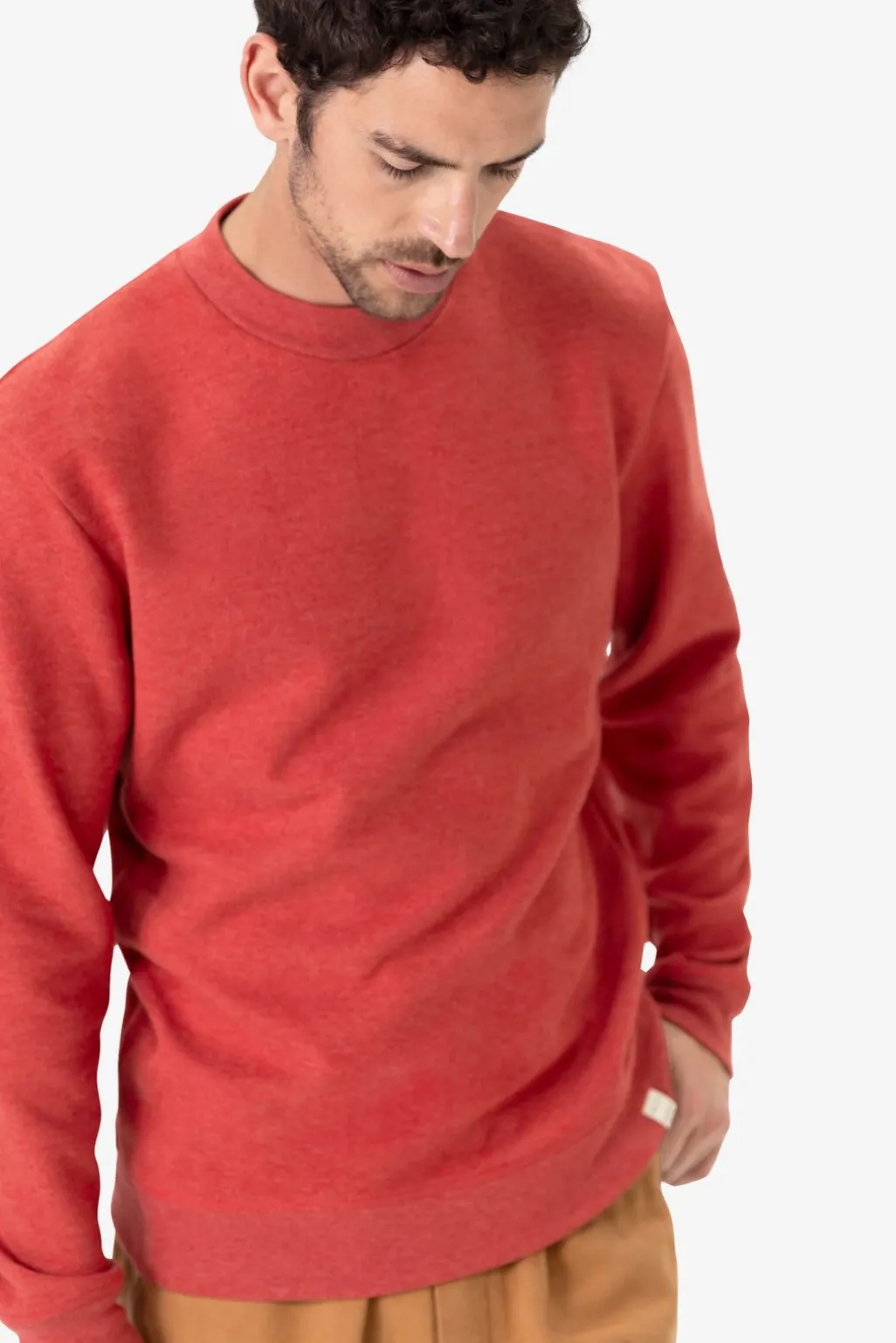 Rode sweater met hoge hals