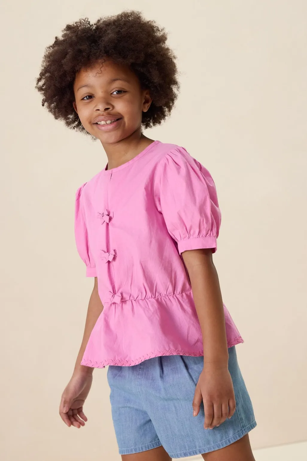 Roze blouse met striksluiting