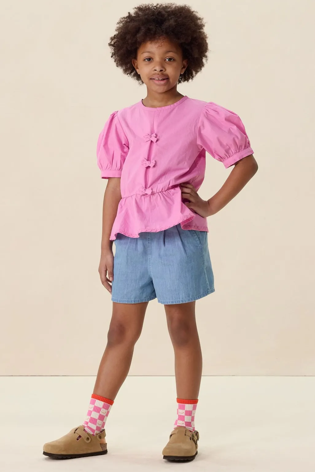 Roze blouse met striksluiting