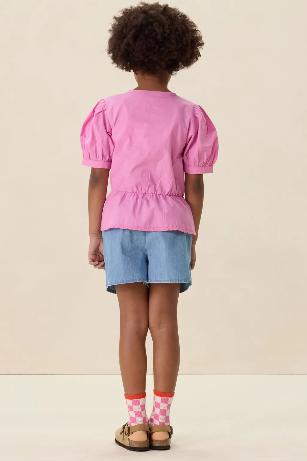 Roze blouse met striksluiting
