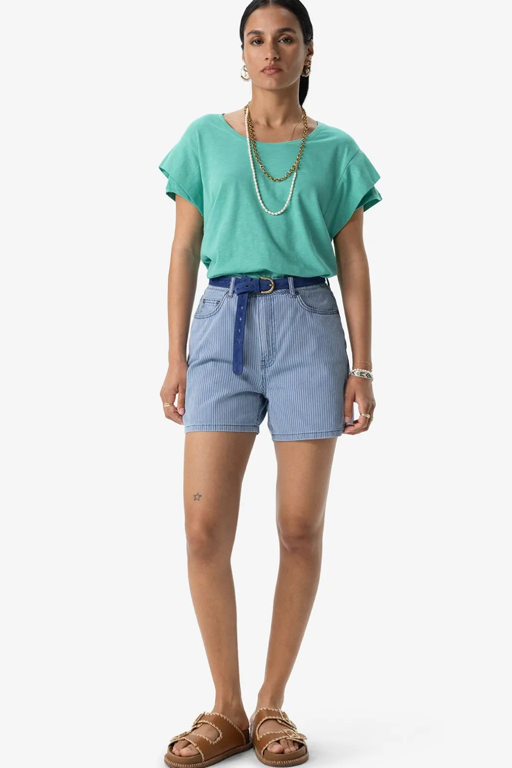 Turquoise T-shirt met schouderdetails