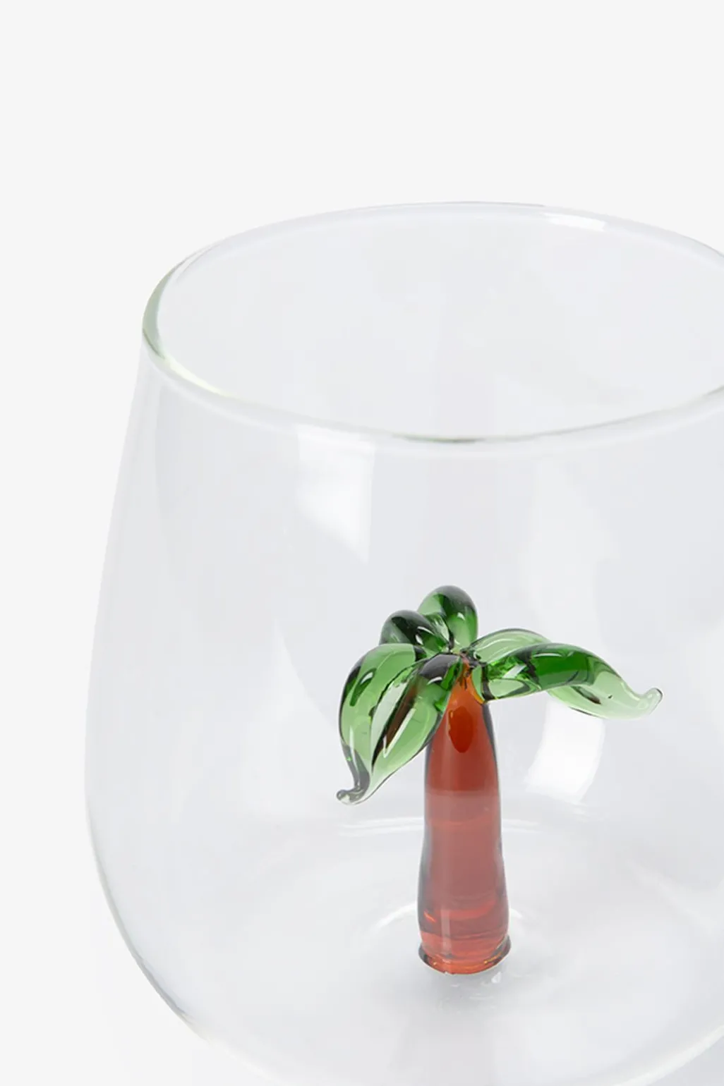 Waterglazen met palmboom