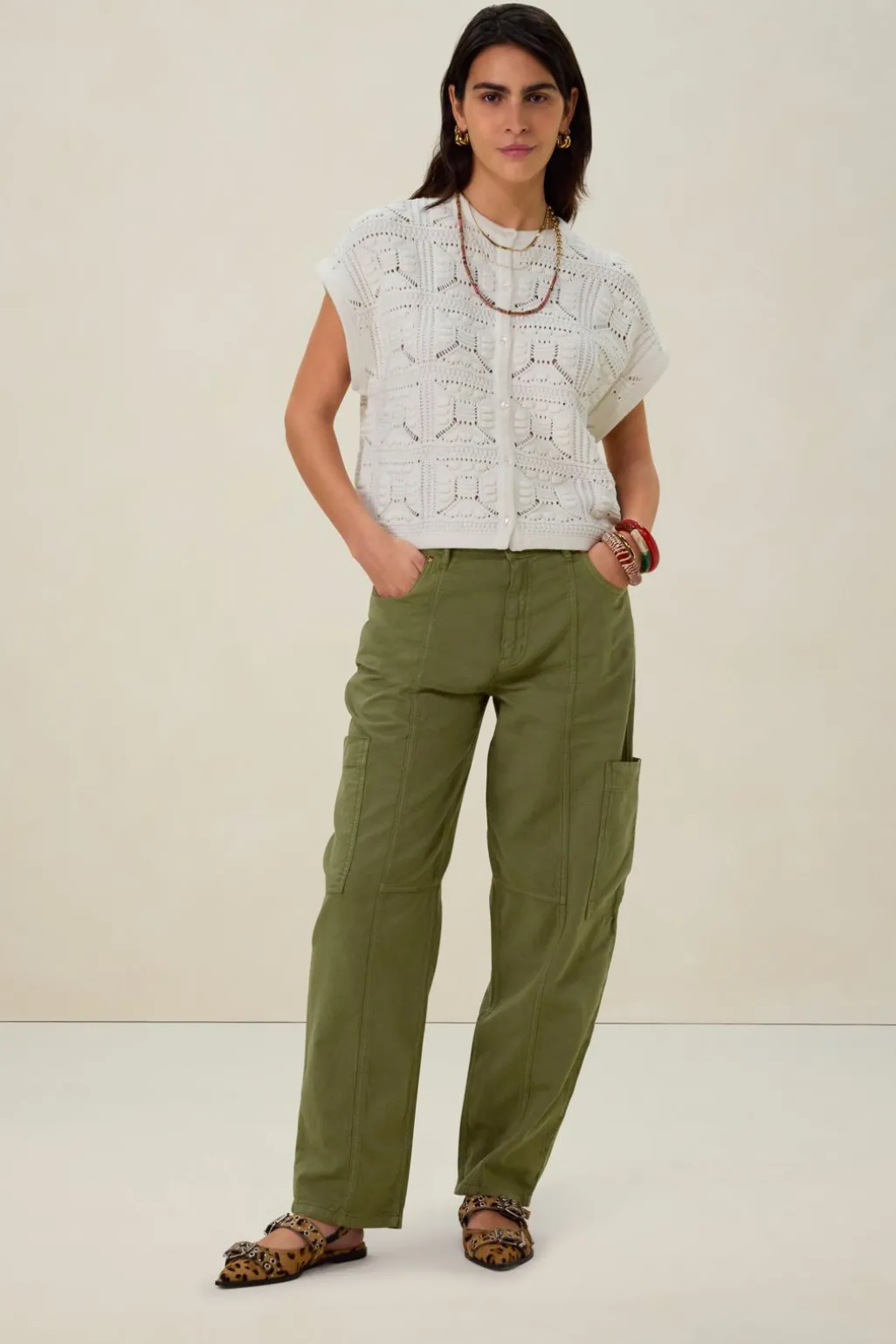 Wit mouwloos crochet vest