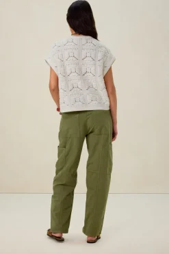 Wit mouwloos crochet vest