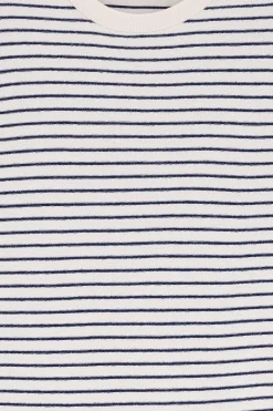 Wit T-shirt met donkerblauwe strepen