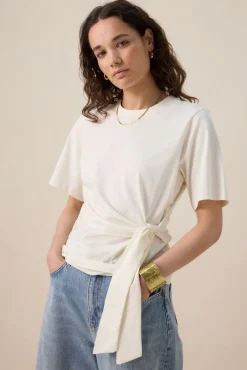 Wit T-shirt met knoopdetail