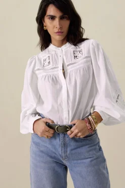 Witte blouse met kanten details