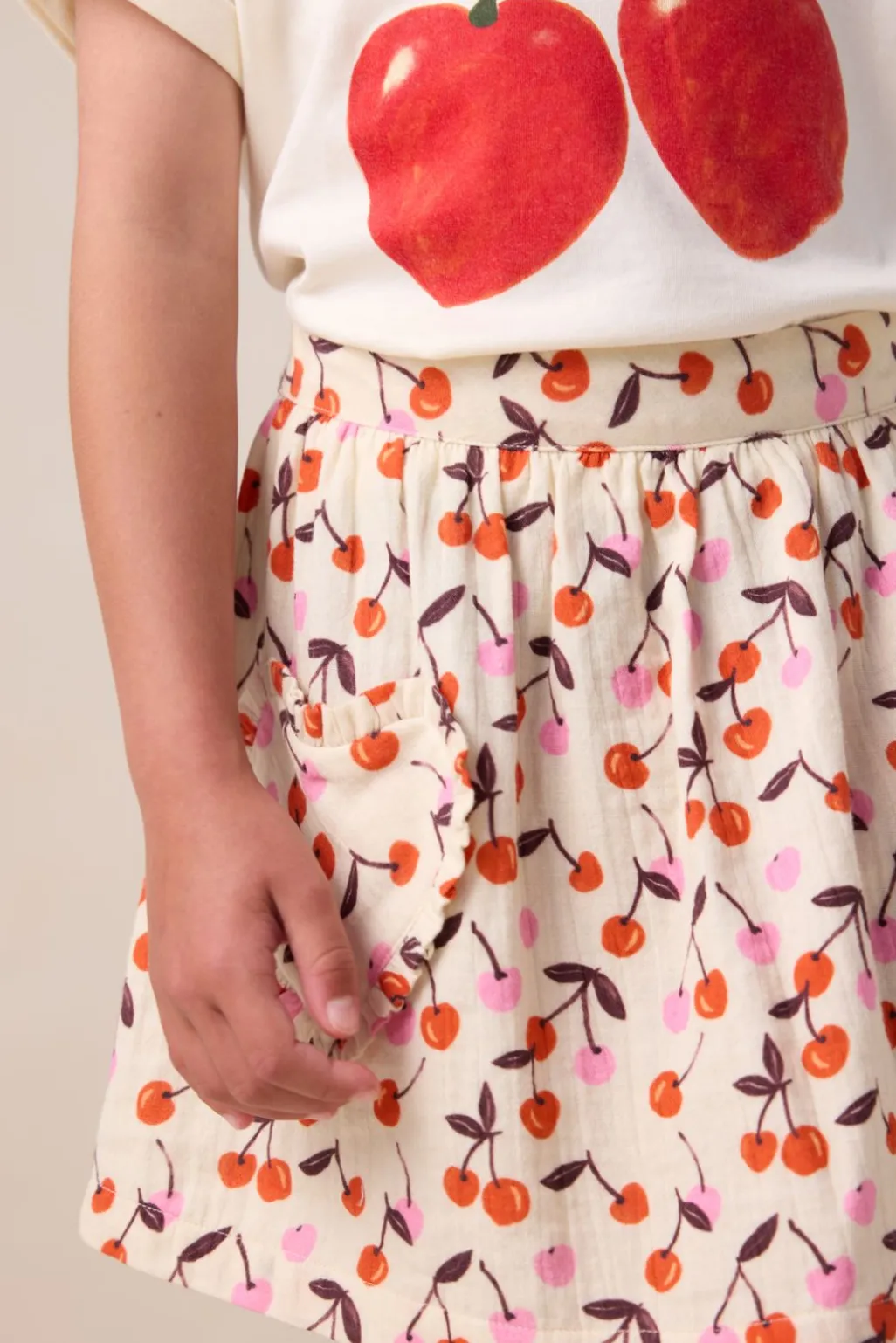 Witte rok met kersen print